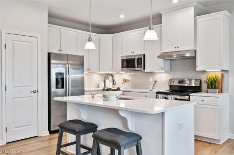 1144 Hunting Hollow Grafton OH 44044