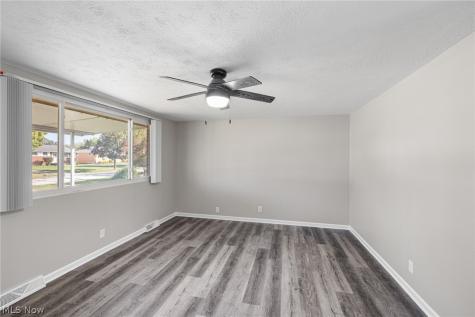 6392 Lockhaven Drive Brook Park OH 44142