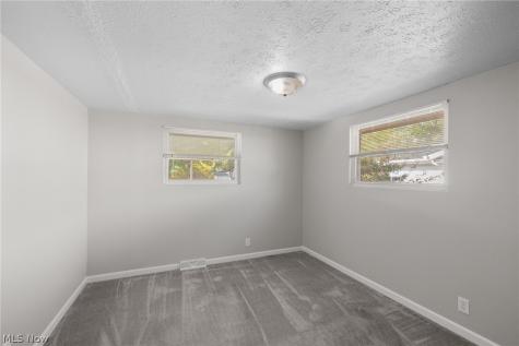 6392 Lockhaven Drive Brook Park OH 44142