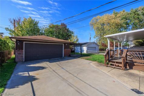 6392 Lockhaven Drive Brook Park OH 44142