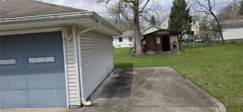 105 Mapledale Avenue Bedford OH 44146