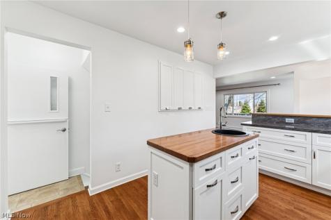 379 N Aurora Road Aurora OH 44202
