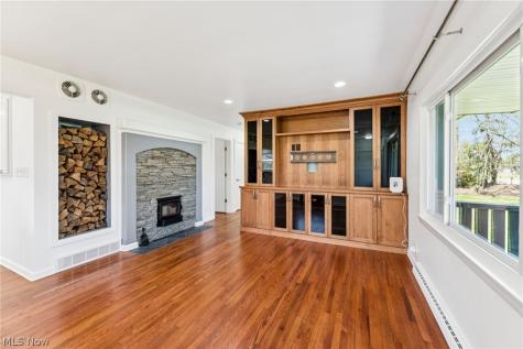 379 N Aurora Road Aurora OH 44202