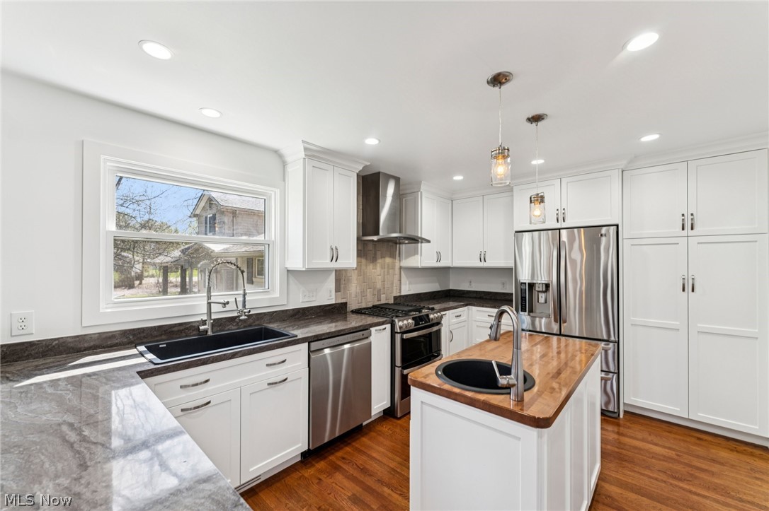 379 N Aurora Road Aurora OH 44202
