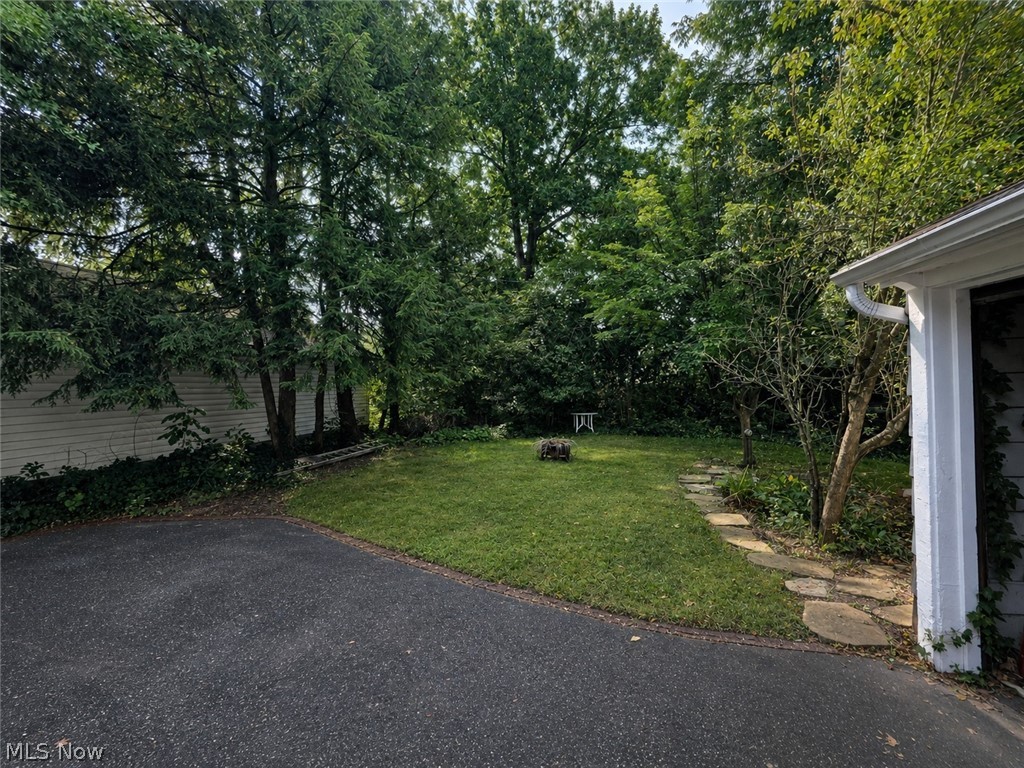 3064 Crescent Drive NE Warren OH 44483