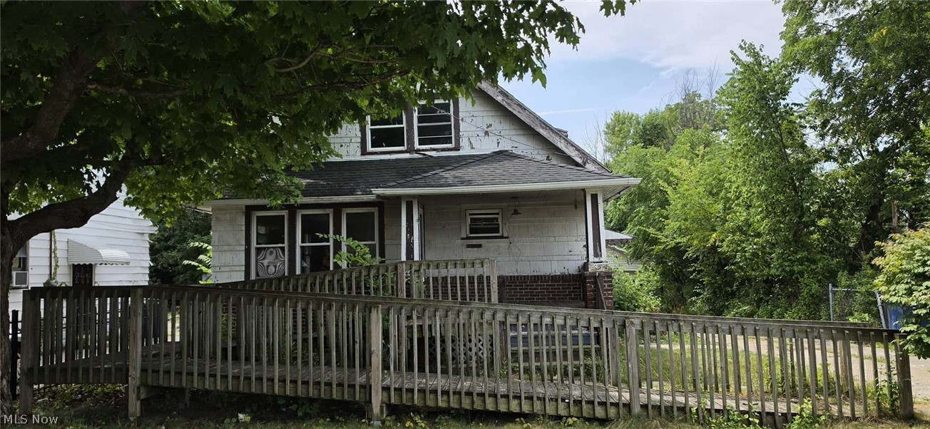 16516 Lipton Avenue Cleveland OH 44128