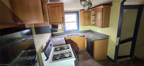 16516 Lipton Avenue Cleveland OH 44128