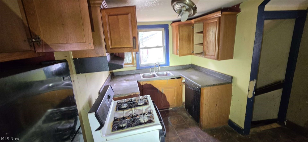 16516 Lipton Avenue Cleveland OH 44128
