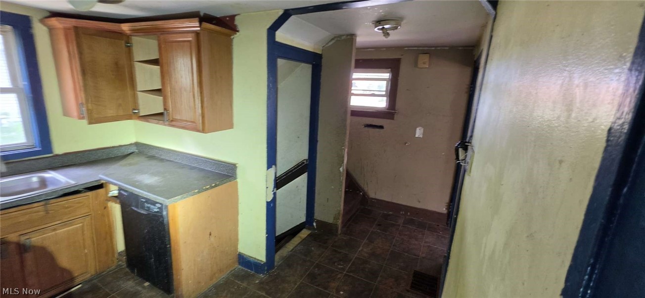 16516 Lipton Avenue Cleveland OH 44128