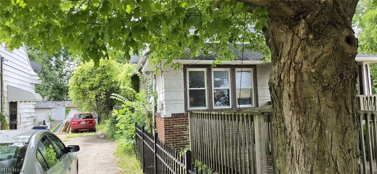 16516 Lipton Avenue Cleveland OH 44128
