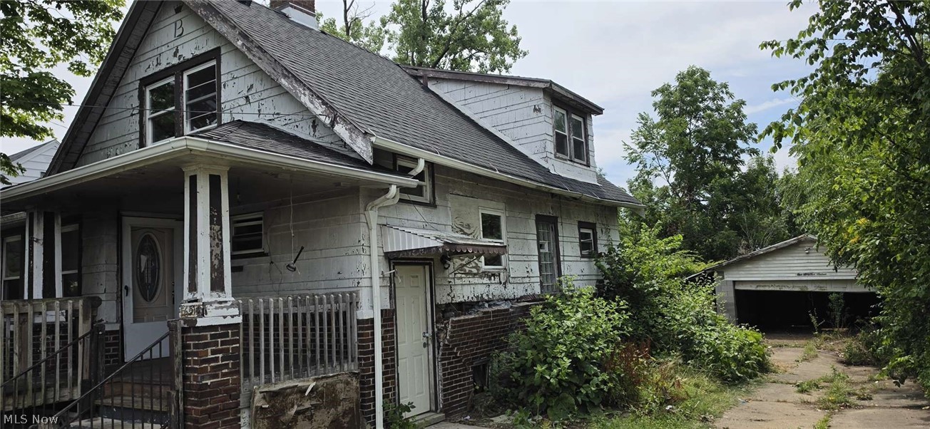 16516 Lipton Avenue Cleveland OH 44128
