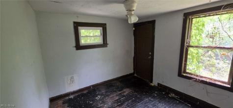 16516 Lipton Avenue Cleveland OH 44128