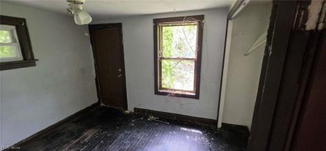 16516 Lipton Avenue Cleveland OH 44128