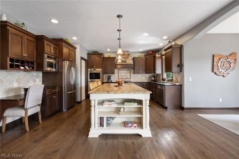 1136 Laurel Green Drive NE North Canton OH 44720