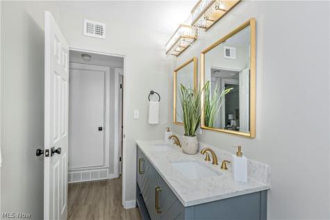 754 Hemlock Drive Euclid OH 44132