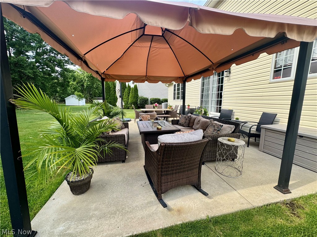 10520 Carrousel Woods Drive New Middletown OH 44442