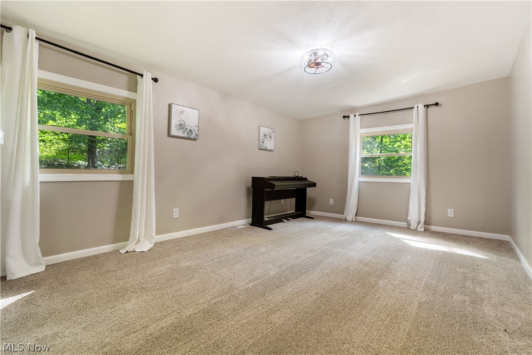 27708 Winona Road Salem OH 44460