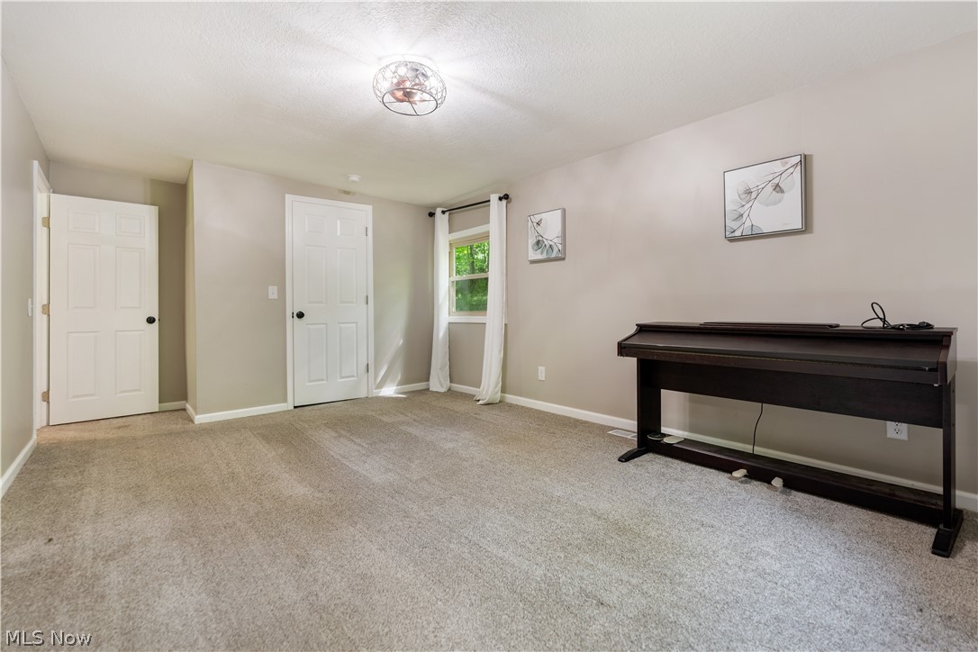 27708 Winona Road Salem OH 44460