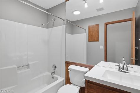 6119 Oakwood Circle North Ridgeville OH 44039