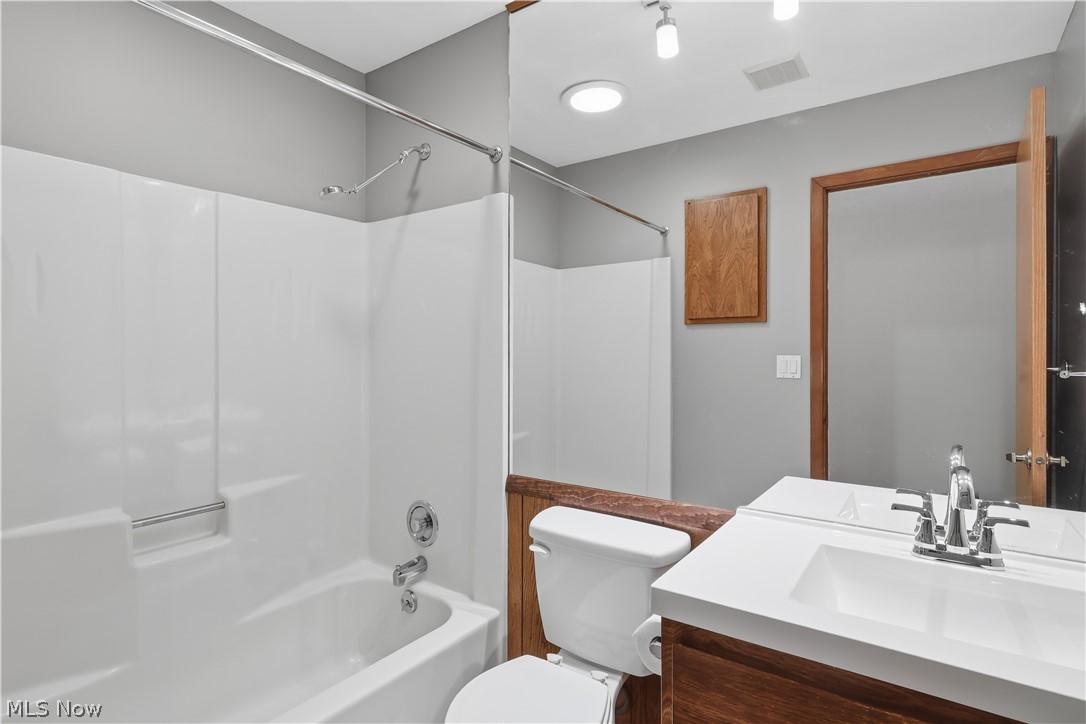 6119 Oakwood Circle North Ridgeville OH 44039