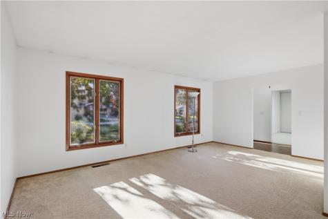 6119 Oakwood Circle North Ridgeville OH 44039
