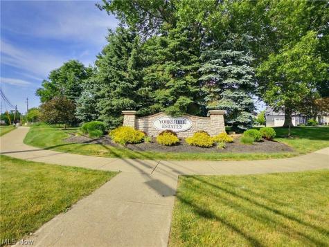 14 Yorkshire Drive Aurora OH 44202