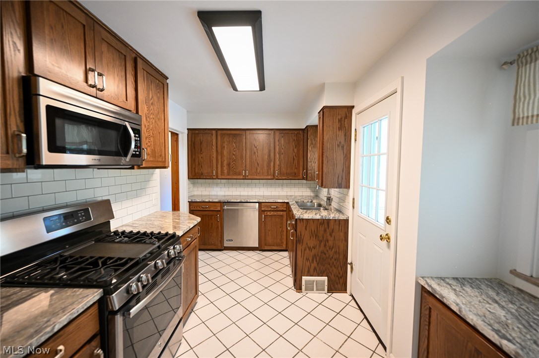 1313 Richmond Road Lyndhurst OH 44124