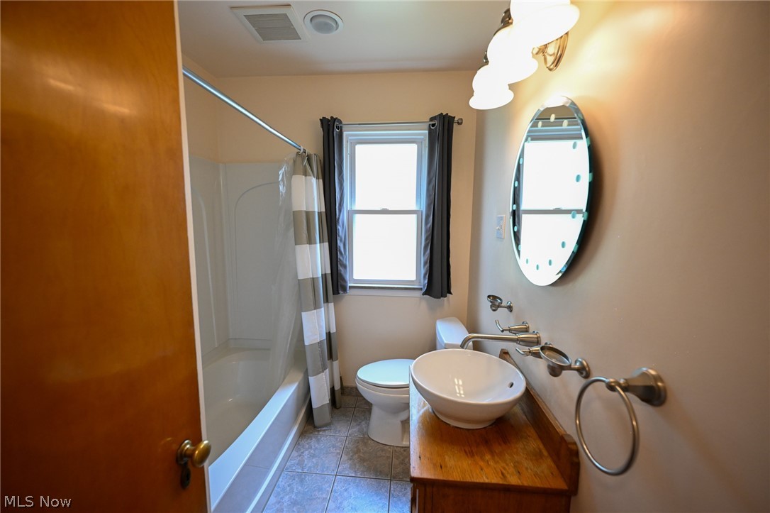1313 Richmond Road Lyndhurst OH 44124