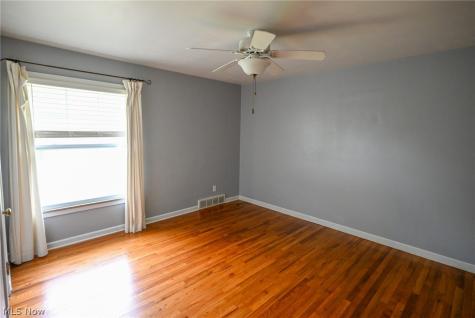 1313 Richmond Road Lyndhurst OH 44124