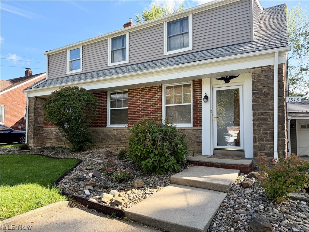 1313 Richmond Road Lyndhurst OH 44124