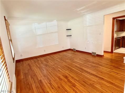 1313 Richmond Road Lyndhurst OH 44124