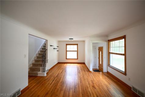 1313 Richmond Road Lyndhurst OH 44124