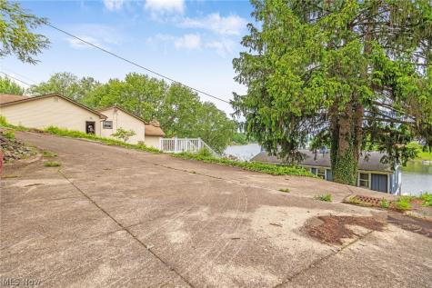 426 E Mohawk Drive Malvern OH 44644