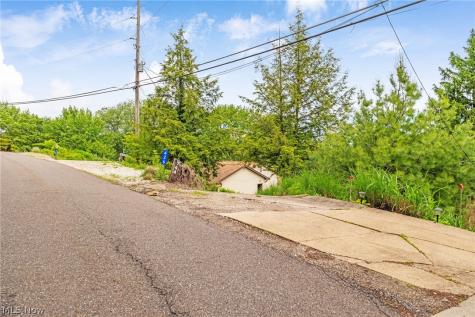 426 E Mohawk Drive Malvern OH 44644