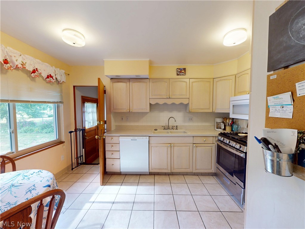2068 Green Road Madison OH 44057