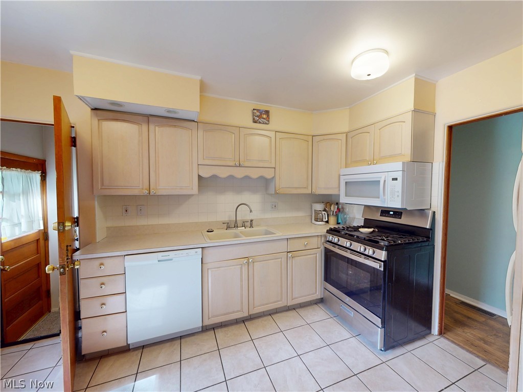 2068 Green Road Madison OH 44057