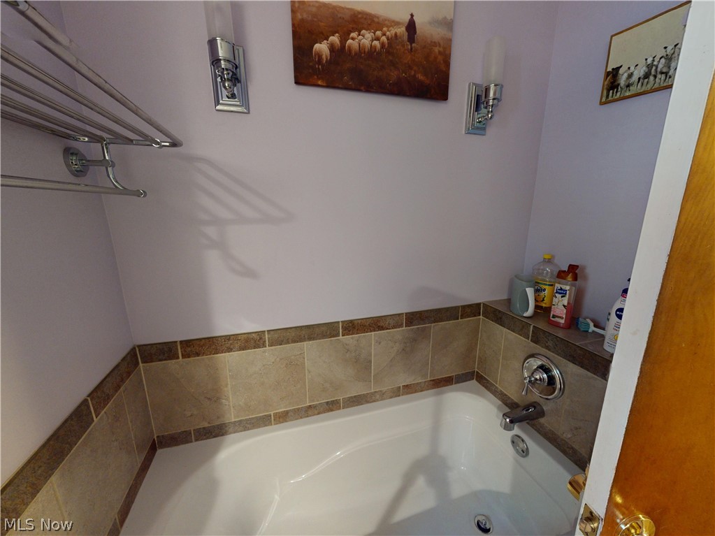 2068 Green Road Madison OH 44057