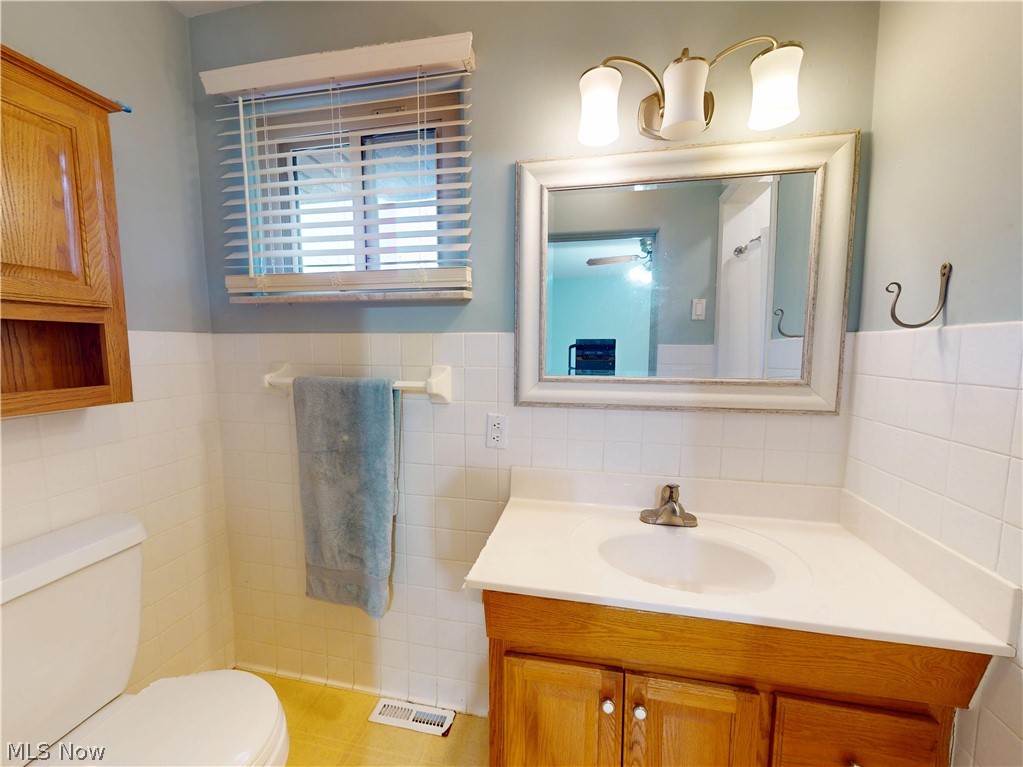 2068 Green Road Madison OH 44057