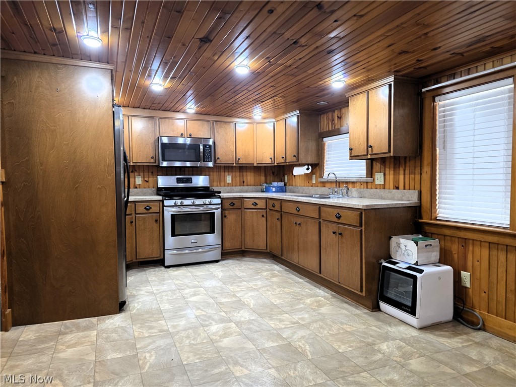 24936 Canal Street East Rochester OH 44625