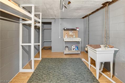 2448 Kermit Avenue Akron OH 44305