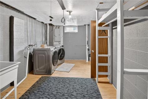 2448 Kermit Avenue Akron OH 44305