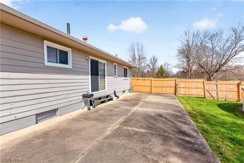 2448 Kermit Avenue Akron OH 44305