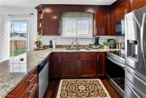 2448 Kermit Avenue Akron OH 44305