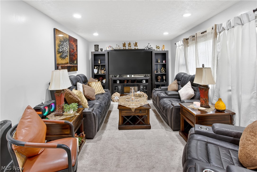 2448 Kermit Avenue Akron OH 44305