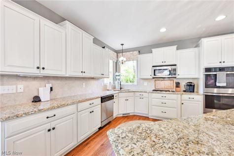 457 Cedarwood Road Avon Lake OH 44012
