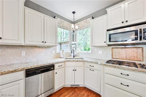 457 Cedarwood Road Avon Lake OH 44012