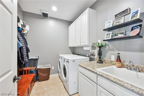457 Cedarwood Road Avon Lake OH 44012
