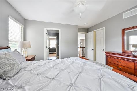 457 Cedarwood Road Avon Lake OH 44012