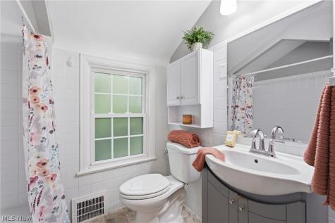 3556 Meadowbrook Boulevard Cleveland Heights OH 44118