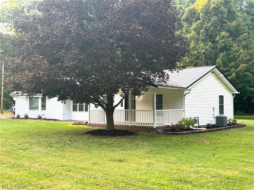 17626 Lakewood Avenue Lake Milton OH 44429